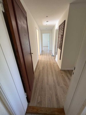3-Zimmer Wohnung mit gehobener Innenausstattung, EBK, Balkon und Keller