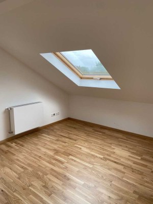 3-Zimmer-Wohnung mit prachtvoller Fassade - ERSTBEZUG nach Kernsanierung - DG