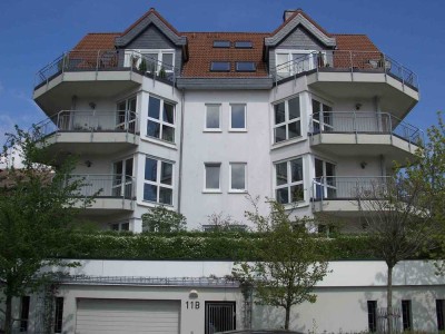 Stilvolle, gepflegte 2-Zimmer-Wohnung mit gehobener Innenausstattung mit EBK in Königstein im Taunus