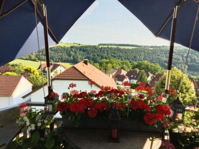 Herrlicher Blick aufs Kochertal in heller 4 Zimmer-Wohnung
