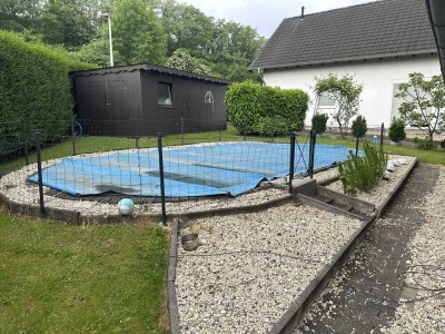 Provisionsfrei! Freistehendes Zweifamilienhaus mit Pool und vielen Extras in Königsdorf/Neubuschbell