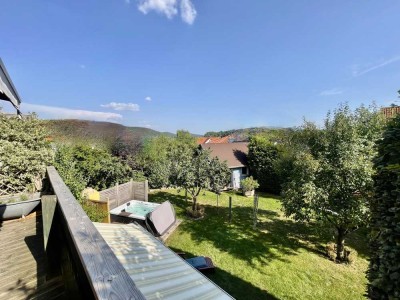 Velburg: Einfamilienhaus mit Einliegerwohnung, großem Garten und Top-Zustand