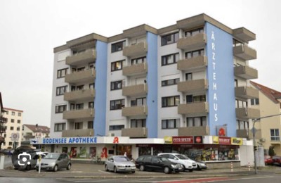 Renditestarke modernisierte 4-Zimmer-WG mit Balkon Einbauküche/ pot. Praxisräume Gesundheitszentrum