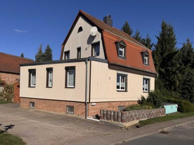Ein bis Zweifamilienhaus mit drei Garagen