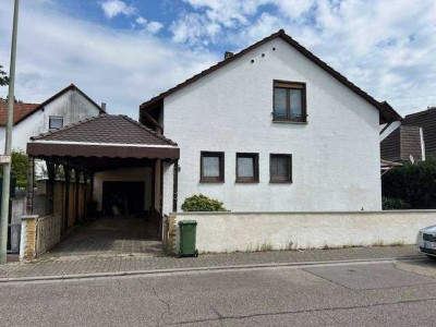 Geräumiges Einfamilienhaus mit Garten und Garage in guter Wohnlage.