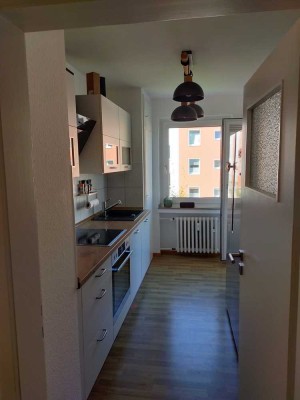 Rheinnähe: gepflegte, helle 3-Zimmer-Wohnung mit Balkon in Köln-Mülheim