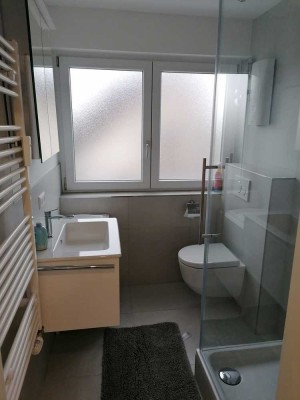 Geschmackvolle, sanierte 1-Zimmer-DG-Wohnung mit geh. Innenausstattung mit Balkon und EBK