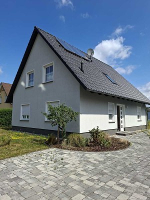 Charmantes Einfamilienhaus mit großzügigem Garten zur Selbstgestaltung