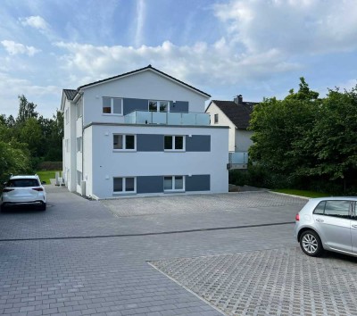 Neubau-Highlight: 3 Zimmer, Aufzug, Balkon und zwei Stellplätze