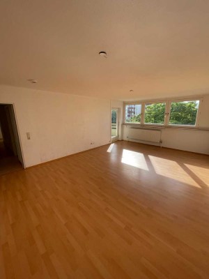 Große 4-Zimmer Wohnung mit zwei Balkonen in Regensburg