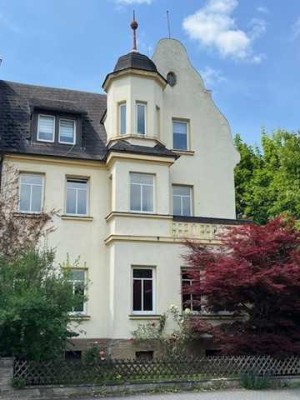 Großzügige 4,5 Zimmer Altbauwohnung mit Balkon