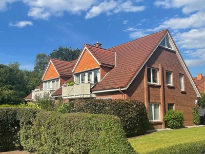 Gepflegte Obergeschoßwohnung mit Balkon in Loga