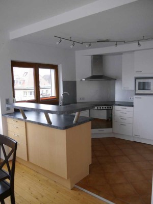 Lichtdurchflutete, modernisierte 3,5-Zimmer-Wohnung in ruhiger Grünlage mit Balkon