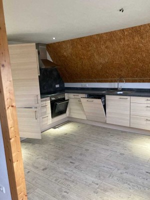 Geschmackvolle Maisonette-Wohnung mit zwei Räumen und EBK in Hemhofen / Zeckern
