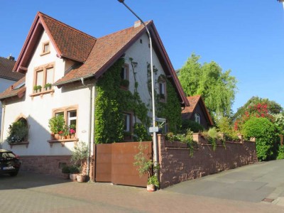 Günstiges, gepflegtes 6-Raum-Einfamilienhaus mit EBK in Reinheim