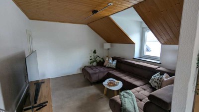 Extra viel Platz: Wohnung mit zwei Bädern, großem Wohnzimmer und viel Stauraum (auch für WGs)