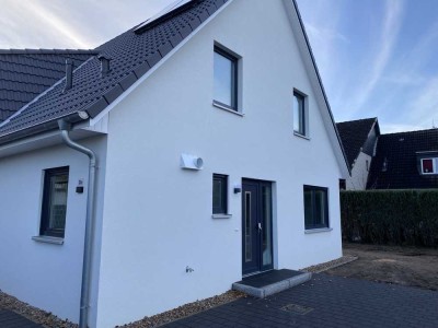 Gepflegte Doppelhaushälfte mit 4 Zimmern in Henstedt-Ulzburg