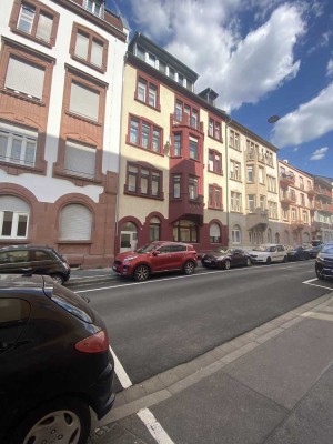 Lichtdurchflutete Jugendstil- neuwertig renovierte & klimatisierte 4 Zimmer Wohnung zentral in MA