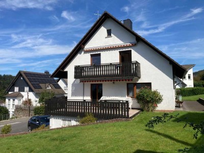 Charmantes Zweifamilienhaus in begehrter Höhenlage von Engelskirchen-Ründeroth