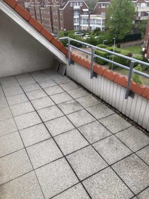 GARBSEN-MITTE: 3-Zi.-DG-Wohnung (3. OG) mit großer Süd-Loggia