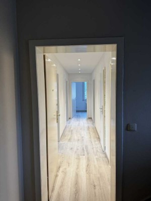 Frisch sanierte 3-Zimmer-Wohnung mit Balkon& eigener Gartenparzelle Erstbezug nach Komplettsanierung
