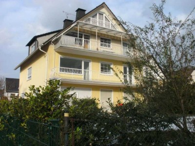 ca 115 qm Helle 4 Zimmer Parterrewohnung ca 40qm Süd Terrasse zum Garten zentrale Lage