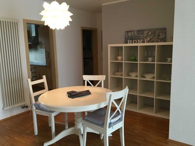 Exklusive, vollständig renovierte 3-Zimmer-Wohnung mit Balkon und EBK in Frankfurt