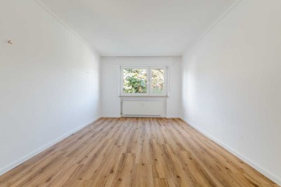 Brühl: Einziehen und wohlfühlen - Frisch sanierte 4-Zimmer-Dachgeschosswohnung mit Garten