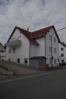 Schöne 3-Zimmer-DG-Wohnung mit EBK in Weisendorf