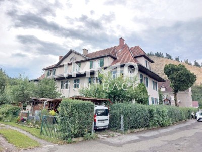 SCHÖNE GEPFLEGTE 3-ZIMMER DG-WOHNUNG MIT GARTENANTEIL UND PARKPLATZ