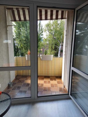 Geschmackvolle, vollst. renovierte 2-Zimmer-Wohnung mit geh. Innenausstattung mit Balkon