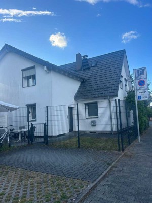 Doppelhaushälfte im schönen zentralen Raunheim