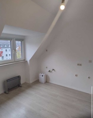 kleine Wohnung im Dachgeschoss; Holz Str. 7