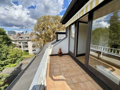Frankfurt-Sachsenhausen! Traumhafte Dachgeschosswohnung mit Kamin und Dachterrasse!