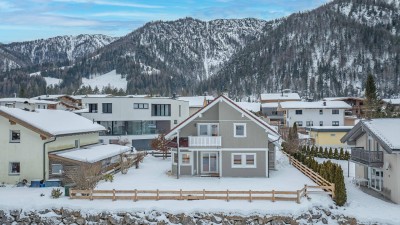 Haus mit Einliegerwohnung und Panoramablick in Top-Wohngegend