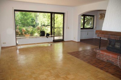 Charmantes Einfamilienhaus mit großzügigem, vielseitig nutzbarem Untergeschoss mit Erbbaurecht