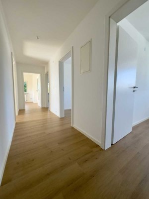 Wohnen im Grünen – Erstbezug nach Sanierung: Stilvolle 4-Zimmer-Wohnung (90 m²) mit Gartenmitbenutzu