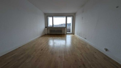 *Mittendrin*3 Raum-Wohnung mit toller Aufteilung, Balkon und Aufzug*