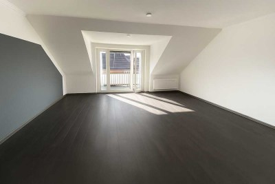 FREI LIEFERBAR: Attraktive 4,5-Zimmer Maisonette in Schenefeld mit Aufzug und Balkon