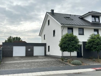 Reihenendhaus Bj 2018 zwei Garagen großer Garten zentral gelegen