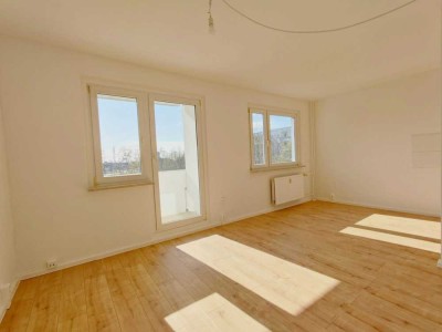 Sanierte 3-Raumwohnung in ruhiger Lage + neuer Laminatboden + neues Bad + EBK-Option