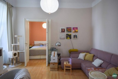 Ruhelage: Schöner 2-Zimmer-Altbau mit Blick in den grünen Hinterhof