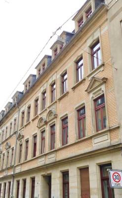 2-Zimmer-Dachgeschoss-Altbau-Wohnung mit großer Wohnküche