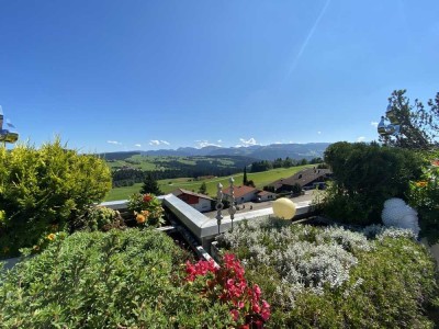 Panorama-Bergblick - PUR 
2 Zimmer Art-Penthouse Oberreute / Allgäu 
mit Dachterrasse und Bergsich