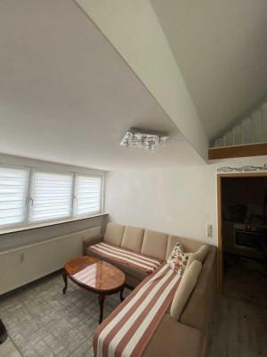 Möblierte 1 Zimmer Dachgalerie-Wohnung in Stgt-Obertürkheim in S-Bahn Nähe zu vermieten