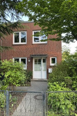 Komplett modernisiertes Endreihenhaus in zentraler Lage (Garten, Kamin, Keller)