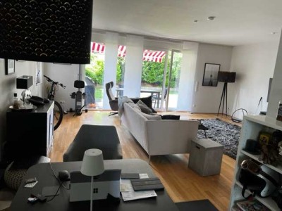 Sehr schöne, luxuriöse 3,5 Zimmer Wohnung mit eigenem Garten, Stellplätzen + großem Kelle