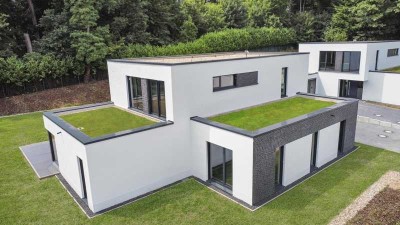 Moderne Bauhausvilla in Waldrandlage – stilvoll leben!