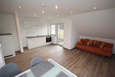 Modernisierte 2-Zimmer-Wohnung mit Direktanbindung (U72) nach Düsseldorf