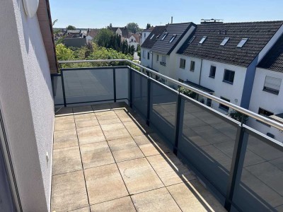 Stilvolle, gepflegte 3-Raum-DG-Wohnung mit gehobener Innenausstattung mit Balkon und EBK in Offen
